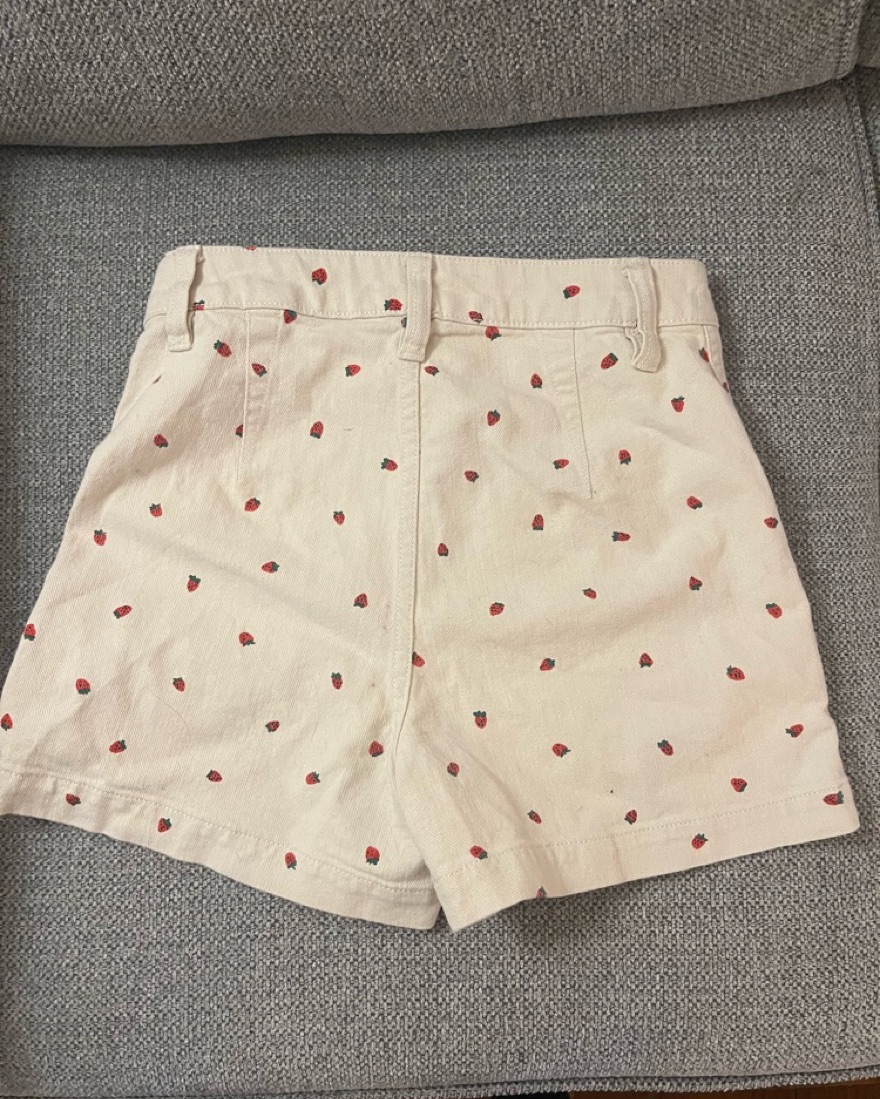 Madewell high-waisted strawberry shorts - Image 2