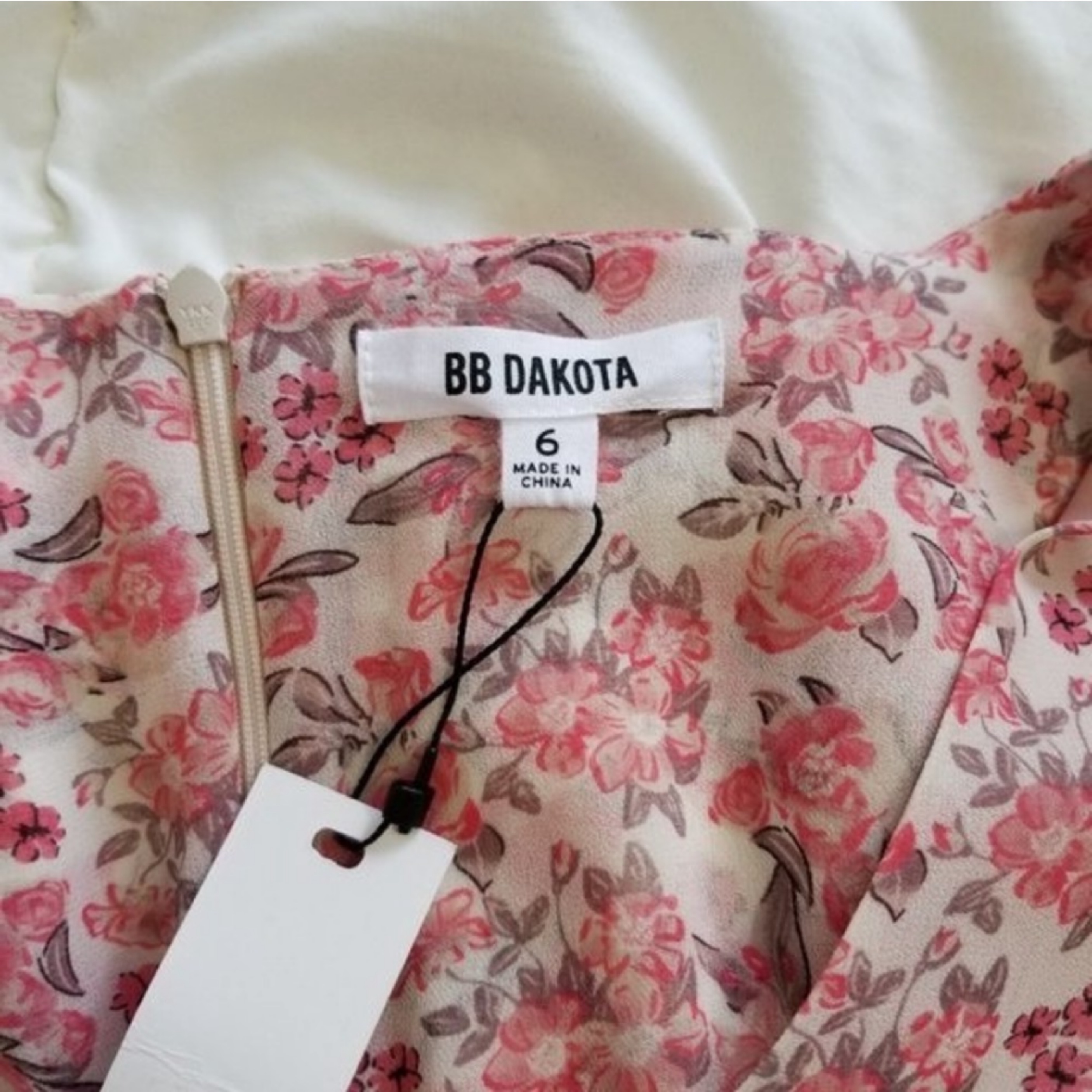 BB Dakota Dress Size 6 - Image 4