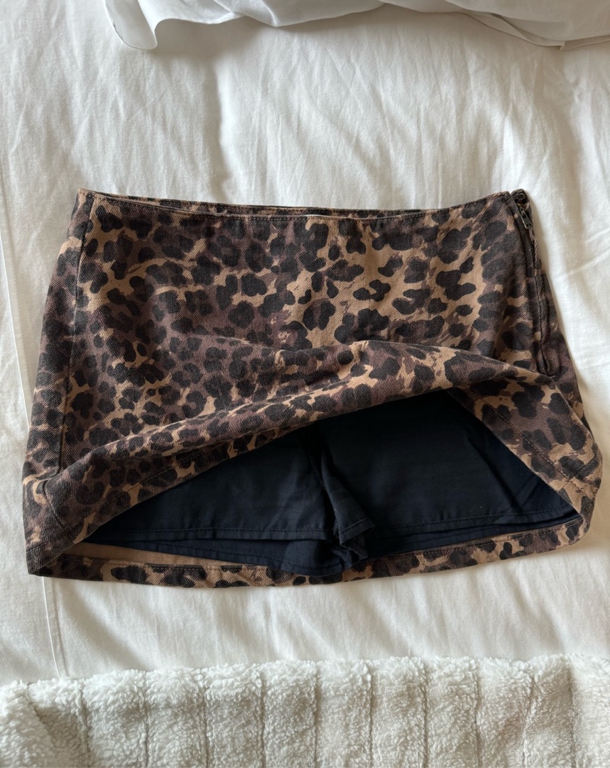 Abercrombie Cheetah Print Mid Rise Skort - Image 5