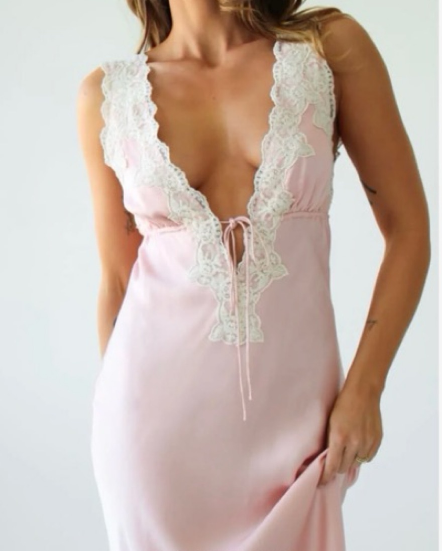 fitted lace wedding dress RUMORED