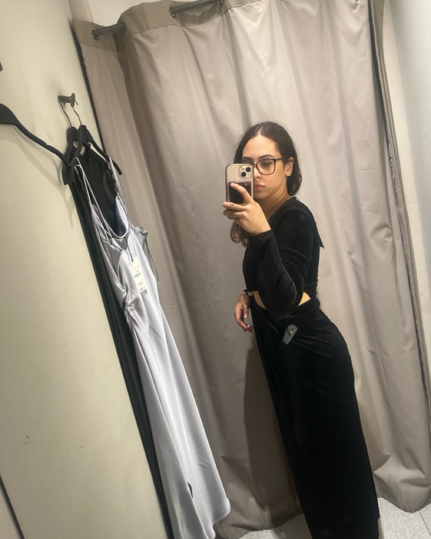 black plunge line cut out velvet dress  - Image 5