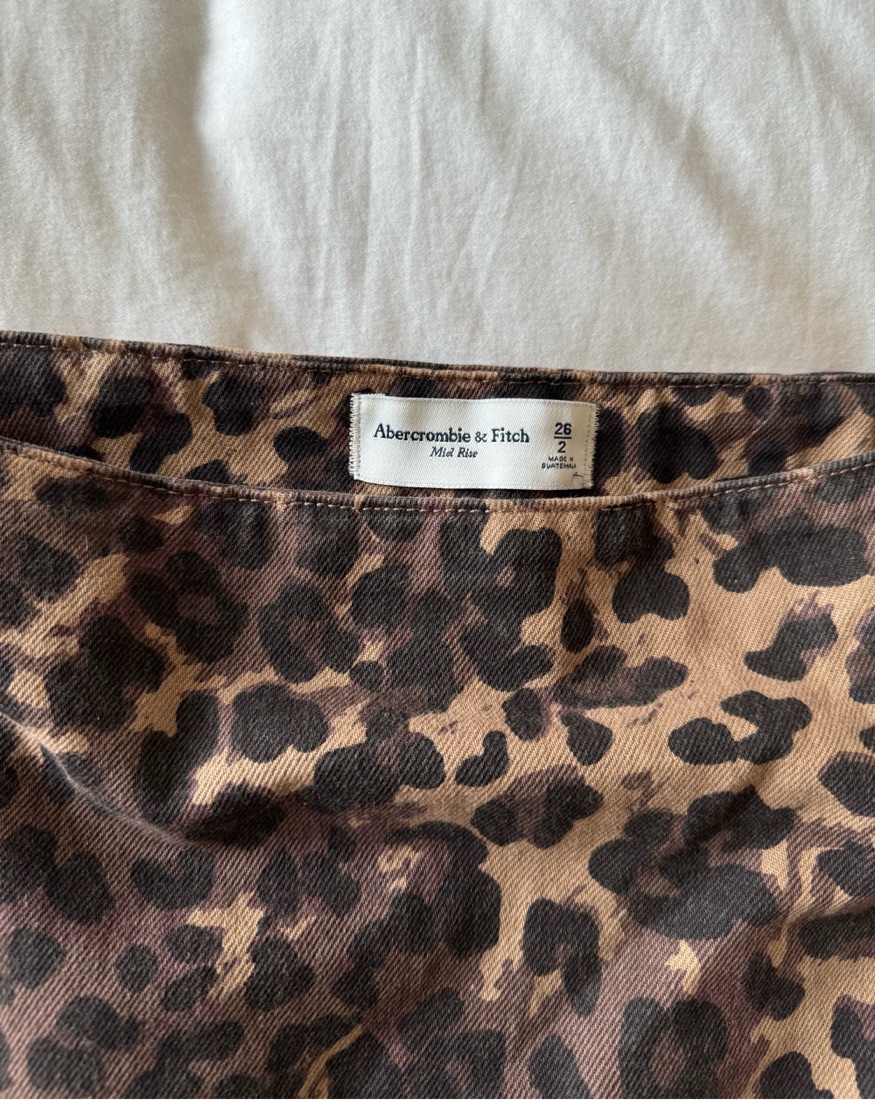 Abercrombie Cheetah Print Mid Rise Skort - Image 4