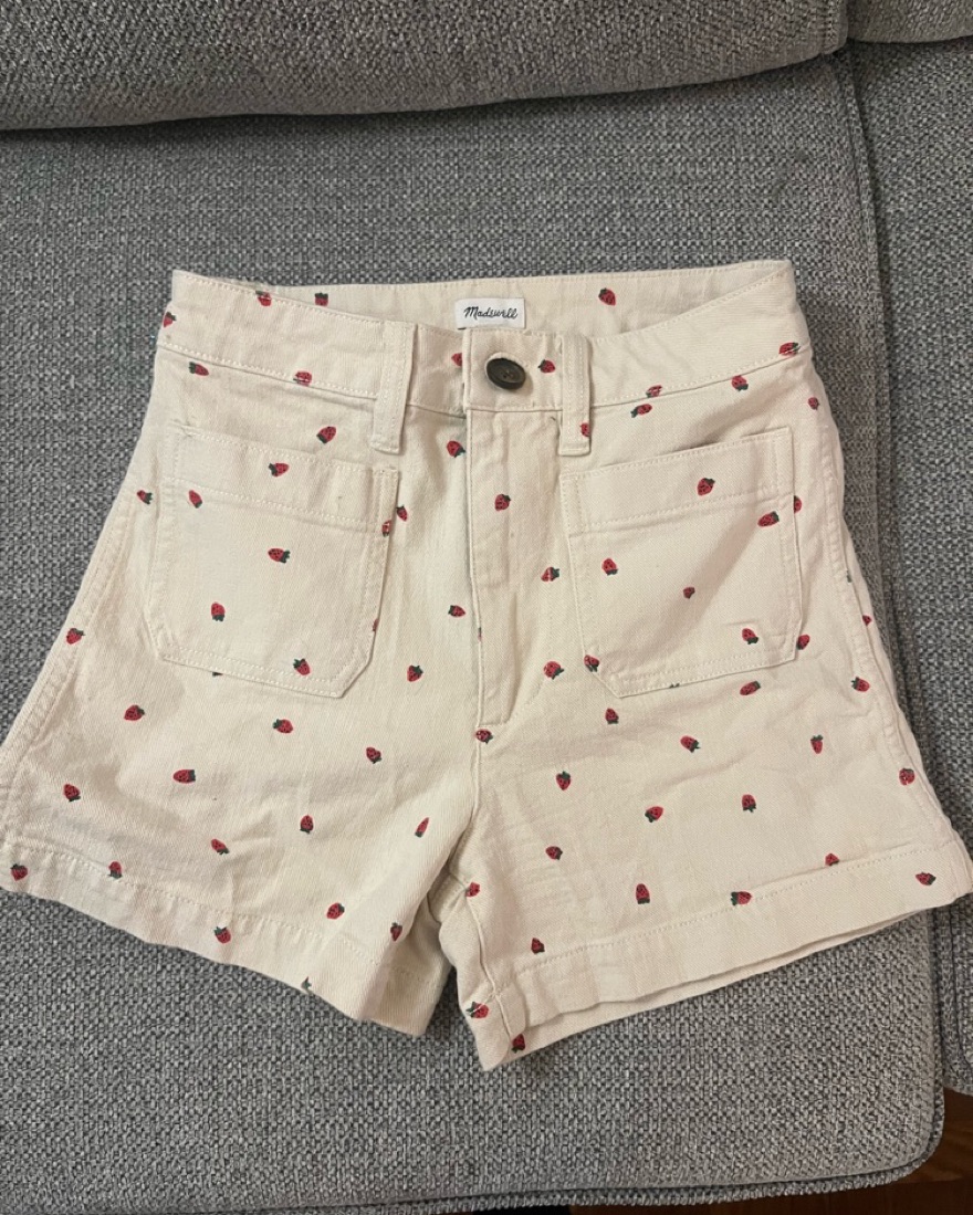Madewell high-waisted strawberry shorts - Image 1