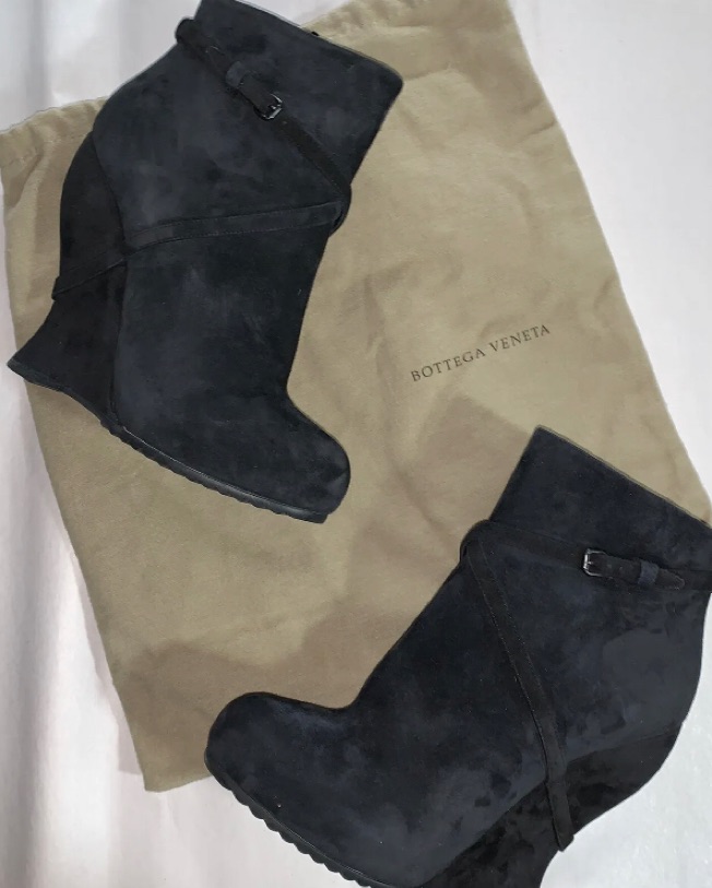nib BOTTEGA VENETA size 40 booties - Image 1