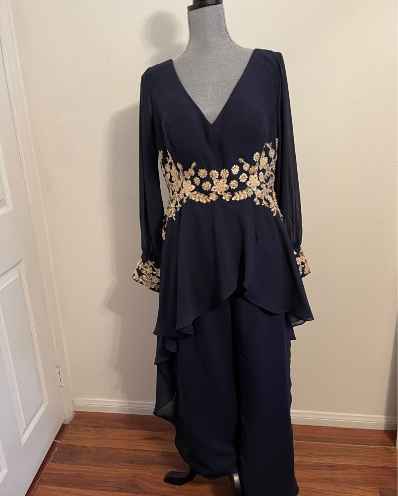 Elegant Blue Jumpsuit With Wide Legs - Image 4