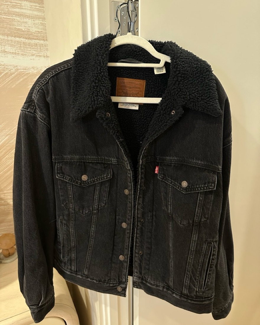 Revolve Levi’s 90’s Sherpa Trucker  - Image 3