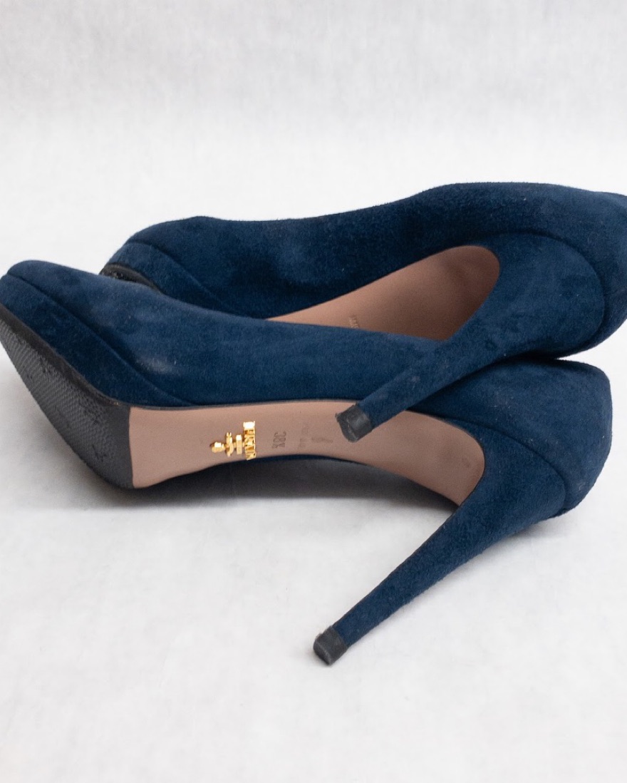 Prada Navy Blue Suede Pumps. Size 8.5 by Prada - Pickle