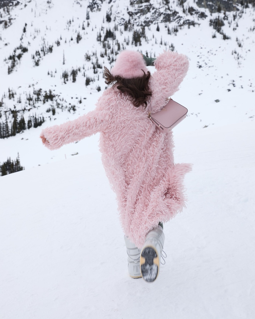 希少美品✨GUESS✨フーディダウンジャケット✨ピンクリアルファー✨スパンコール 希少美品✨GUESS✨フーディダウンジャケット✨ピンクリアルファー