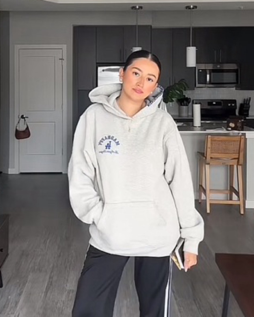 MADMED マドメド　パーカー MADMED マドメド パーカー 国内のみならず海外でも活躍中のアイドル