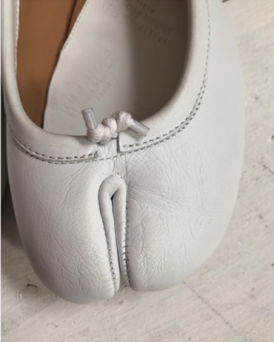 Margiela White Tabi Flats by maison margiela - Pickle