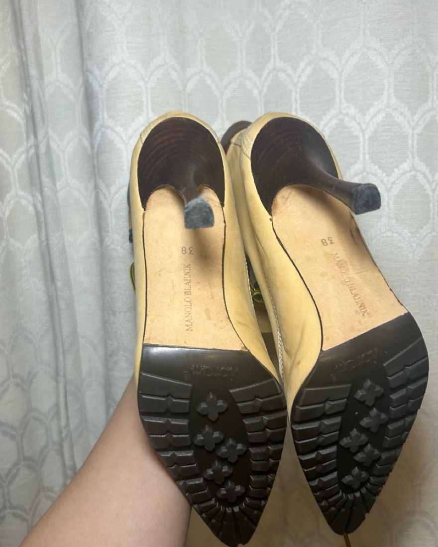 Manolo Blahnik Oklamod by Manolo Blahnik - Pickle