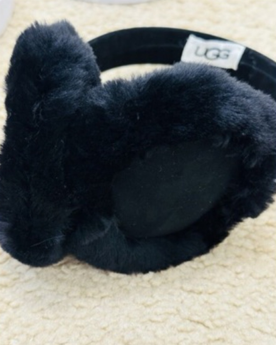 UGG ブラック ファー イヤーマフ Ugg Black Faux Fur Ear Muffs by UGG - Pickle