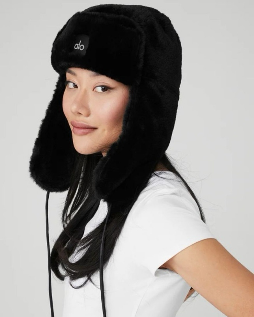 【新品・即発送】alo yoga シェルパキャップ 黒 モコモコ冬用 ALO Black Sherpa Hat by Alo Yoga - Pickle