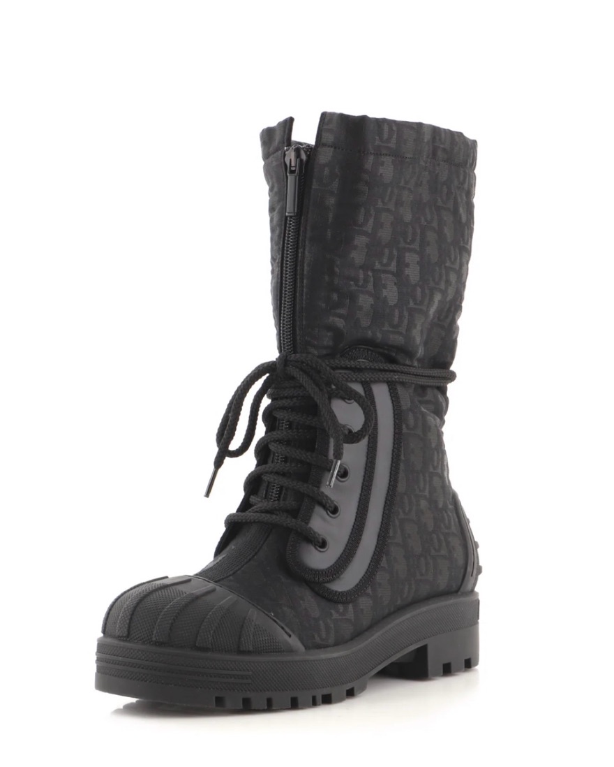 Christian Dior Snow Boots 37 by Christian Dior - Pickle