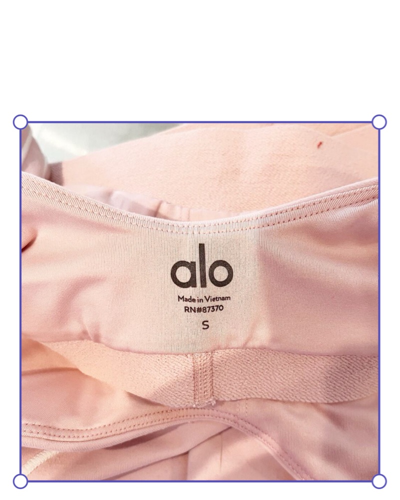 alo yoga Micro Waffle レギンス・クロップドタンクSET Fabrics 101: Micro Waffle — The Wear-Everywhere Texture | ALO