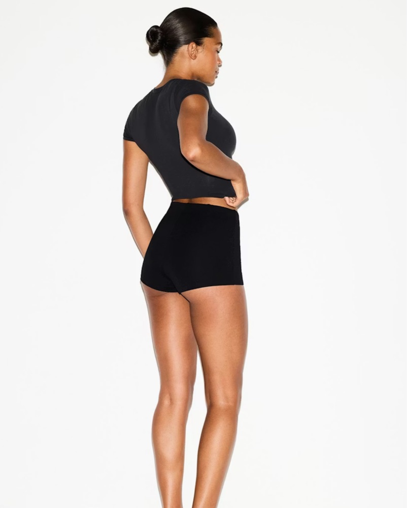 HIGH-WAISTED HOT SHORT by Skims - Pickle