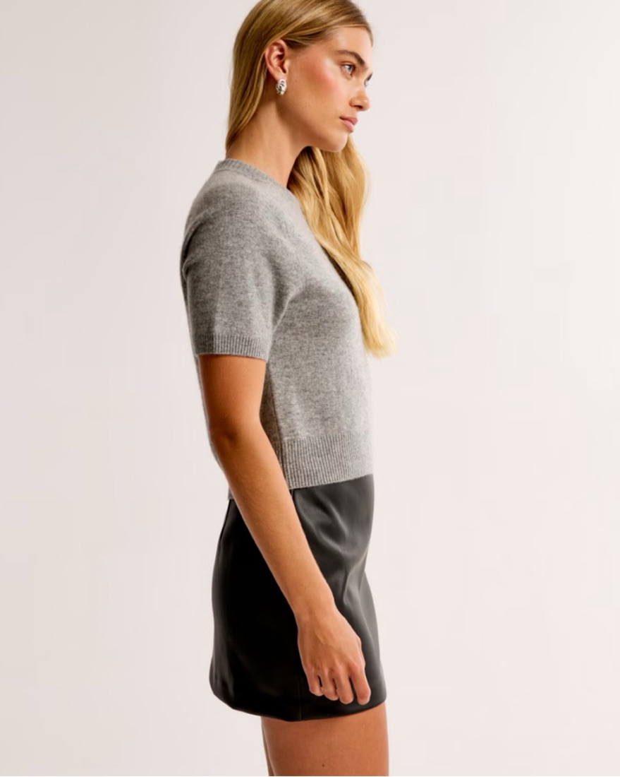 スカート Herlipto Vegan leather Mini Skort ハーリップトゥ】 Vegan Leather Mini Skort Mサイズ - メルカリ