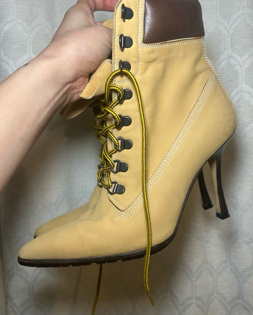 ま*屋様 MANOLO BLAHNIK BAYLOW 35 エトープ　スエード BAYLOW | Black Suede Buckle Detail Ankle Boots | Manolo Blahnik