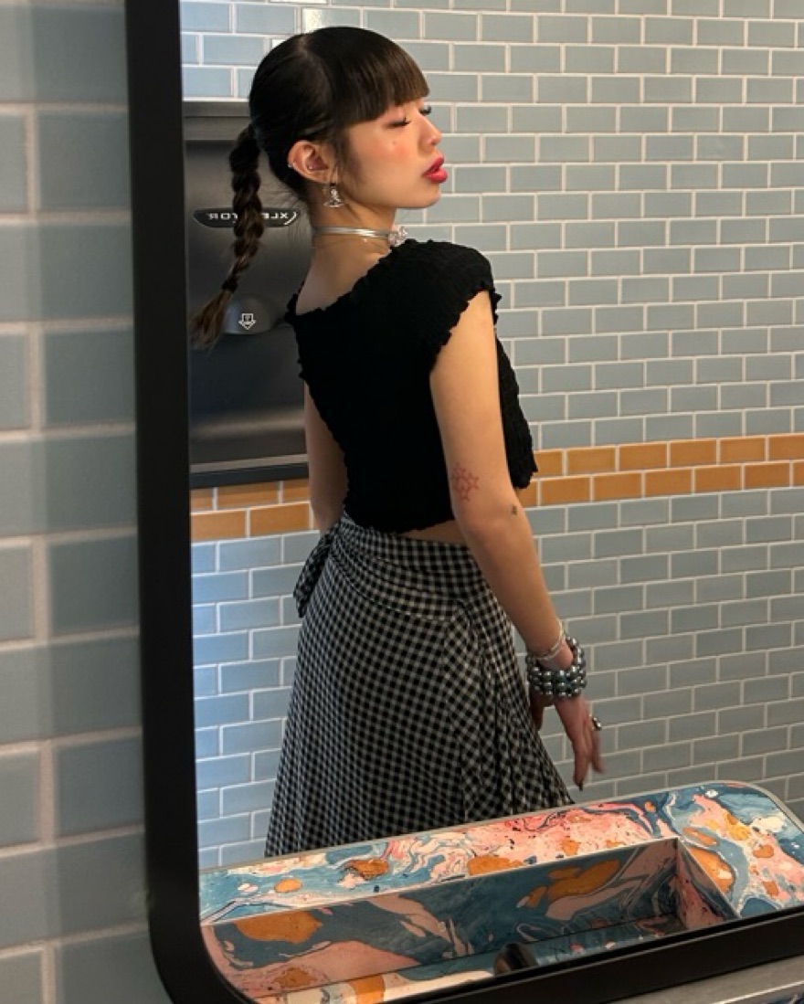 【Ganni】Ruffled Gingham Mesh Wrap Skirt GANNI Ruffle-trimmed gingham stretch-mesh midi wrap skirt