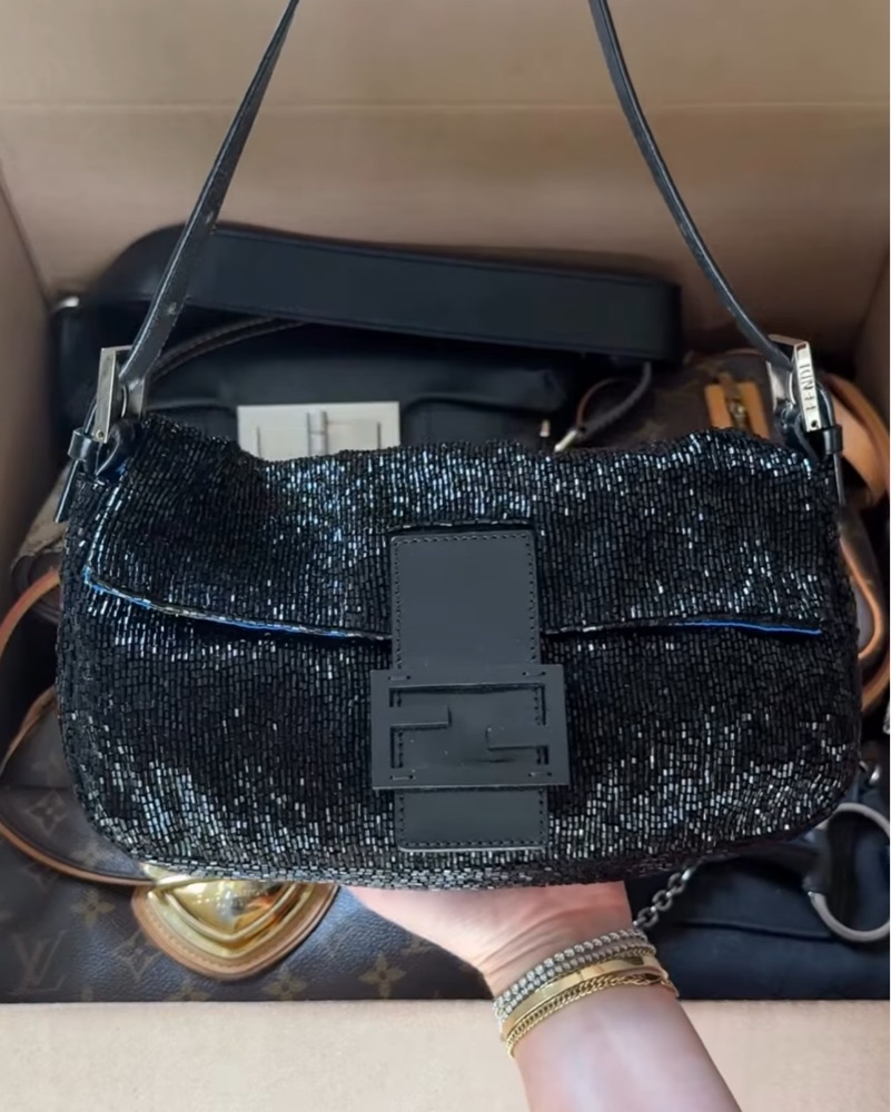 FENDI ブラックスエードパーティーバッグ 1999 Fendi Black Sequin Baguette by Fendi - Pickle