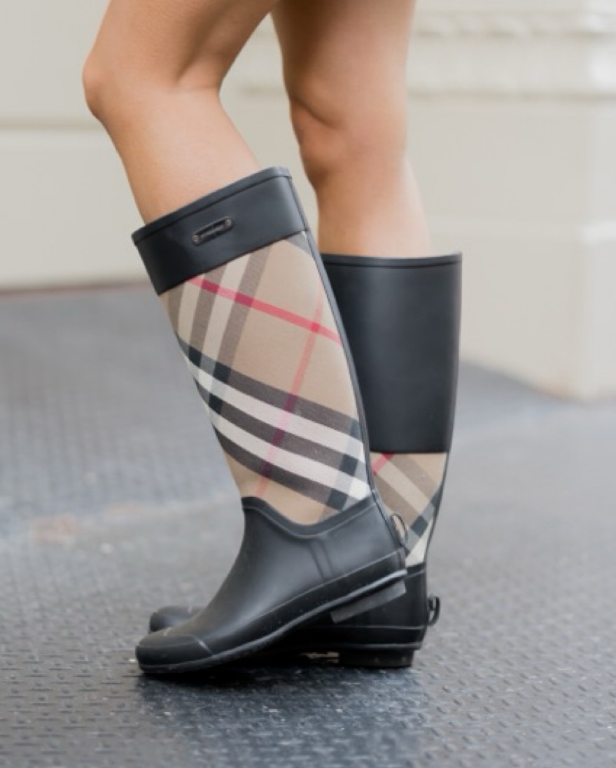 Burberry rain boots by Burberry - Pickle