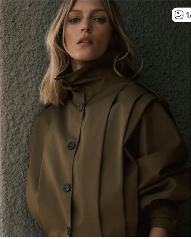 未使用☆人気完売　ZARA カーキオリーブポンチョ・コート XXS Zara Cropped Pleated Olive Green Jacket by Zara - Pickle