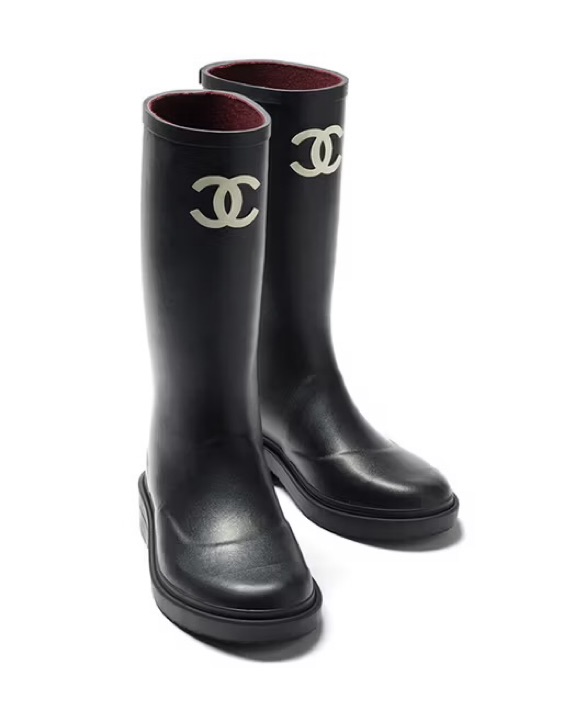 CHANEL ブラック レインブーツ Chanel Black Rain Boots by Chanel - Pickle