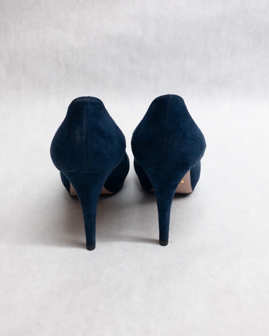 Prada Navy Blue Suede Pumps. Size 8.5 by Prada - Pickle