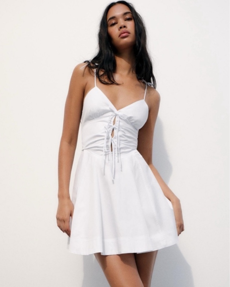 E.MですGILLIA♡ハワイ♡ZARA MINI DRESS ワイヤー入りレースミディ丈ワンピース - ブラック | ZARA Japan / 日本