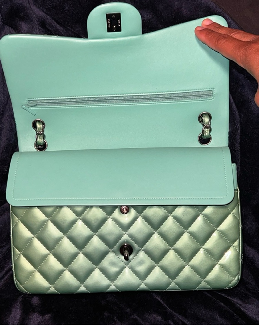 CHANEL ミントグリーン ケース Green Chanel Double Flap Jumbo Bag by Chanel - Pickle