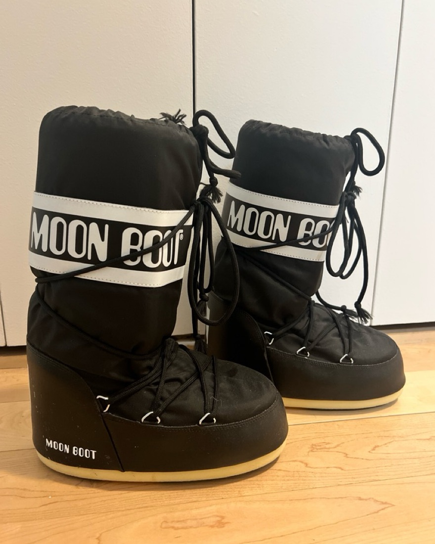 Black High Moonboots by Moon Boot - Pickle