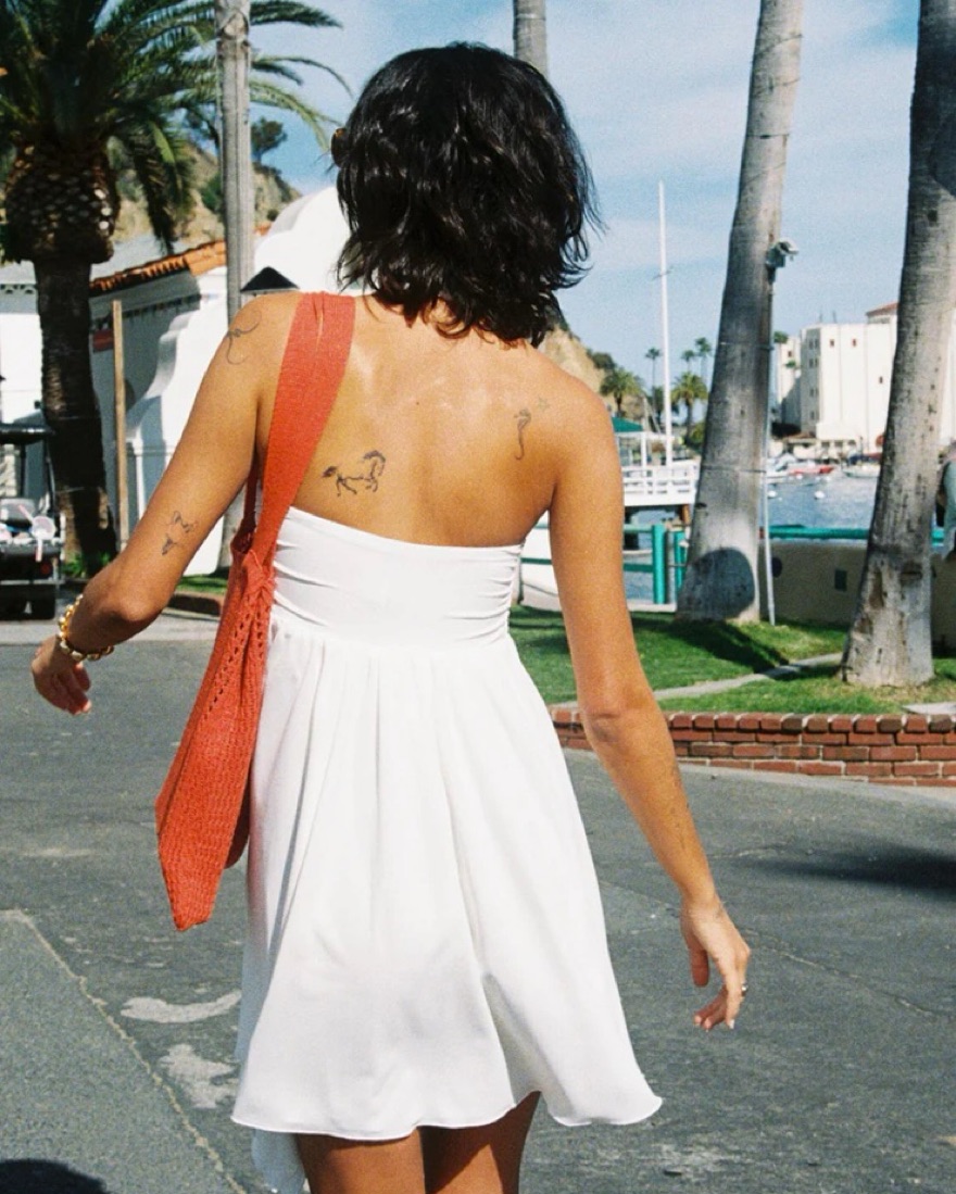 新品 ARIEL MINI DRESS ワンピース 白 ホワイト Arielle Bubble Mini Dress - White | Fashion Nova