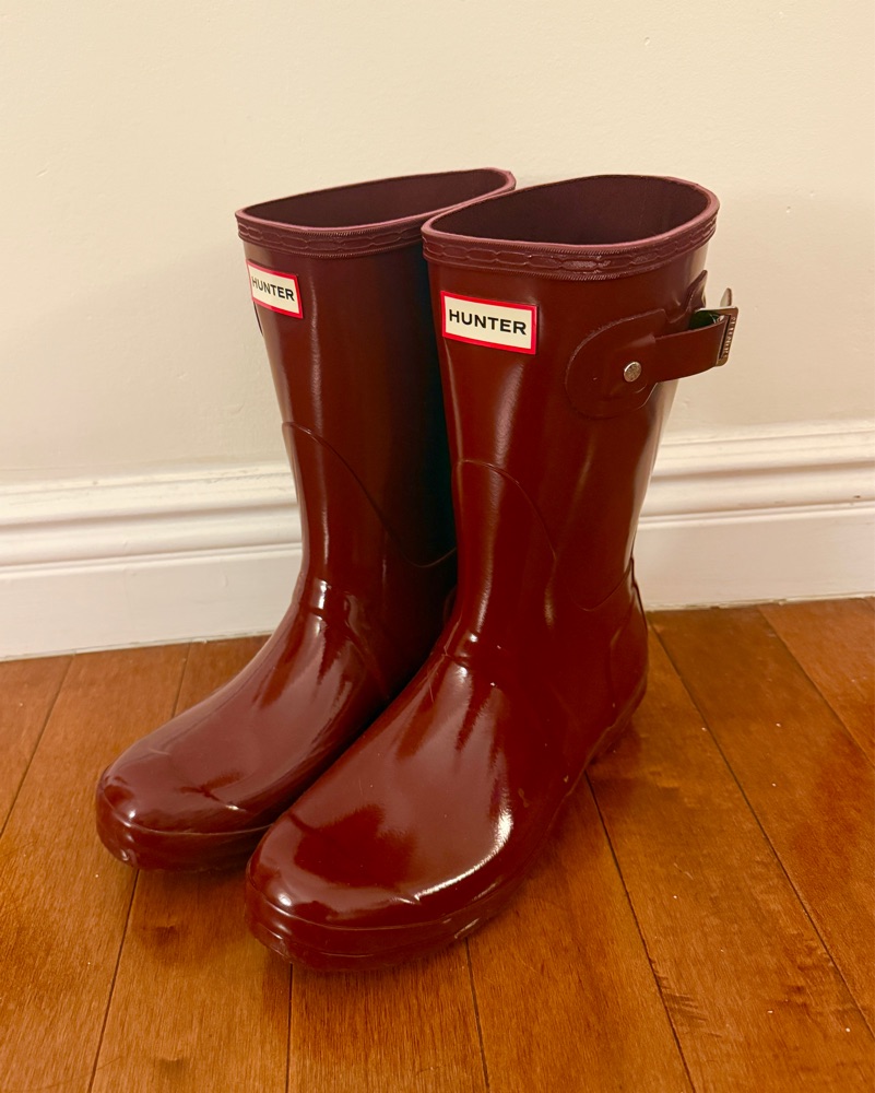 Burgundy Red Hunter Rain Boots size 8 by Hunter - Pickle