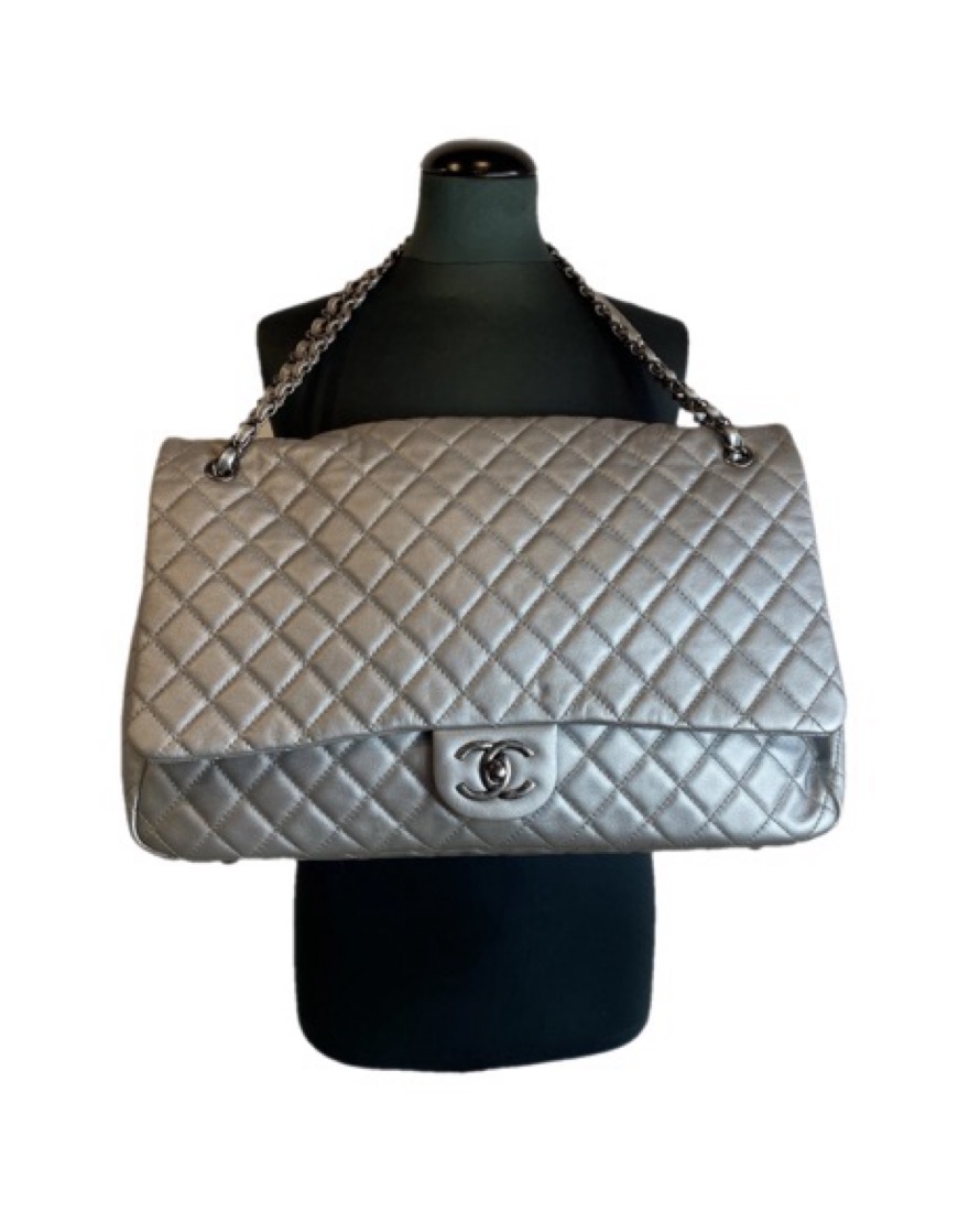 CHANEL グレー レース 刺繍 ノースリーブ 38 Chanel Graffiti Shopping Tote - Neutrals Totes, Handbags