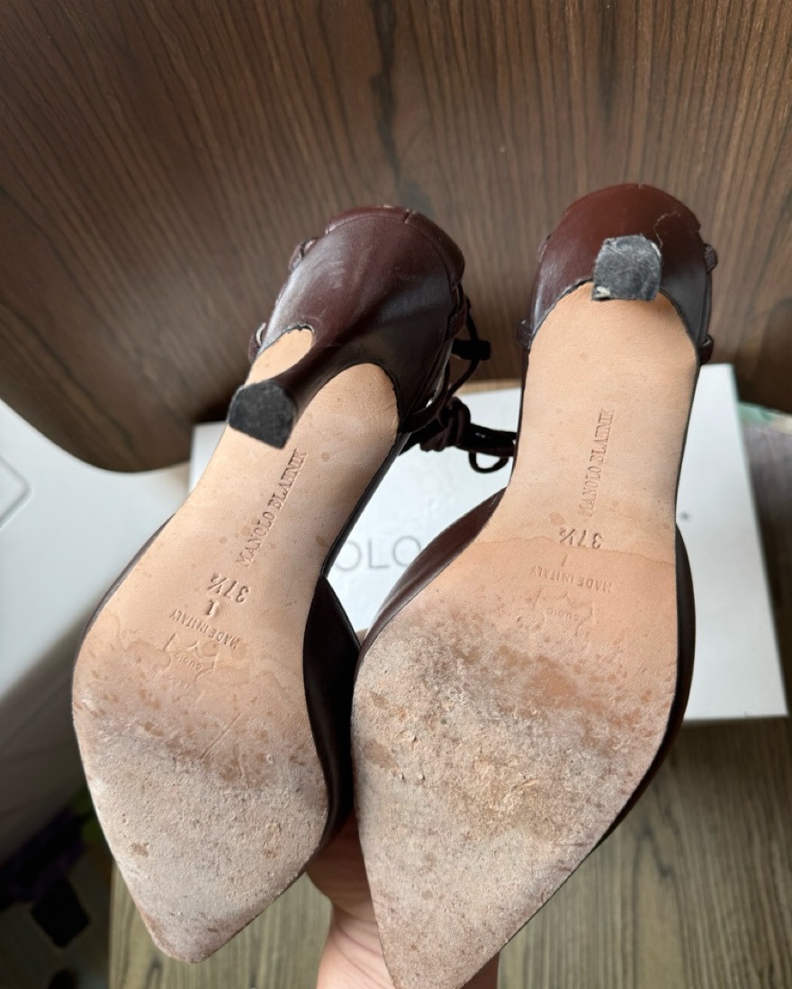 MANOLO BLAHNIK キャロリン スエード ブラウン 38 Vintage Manolo Blahnik Brown Heel by Manolo Blahnik - Pickle
