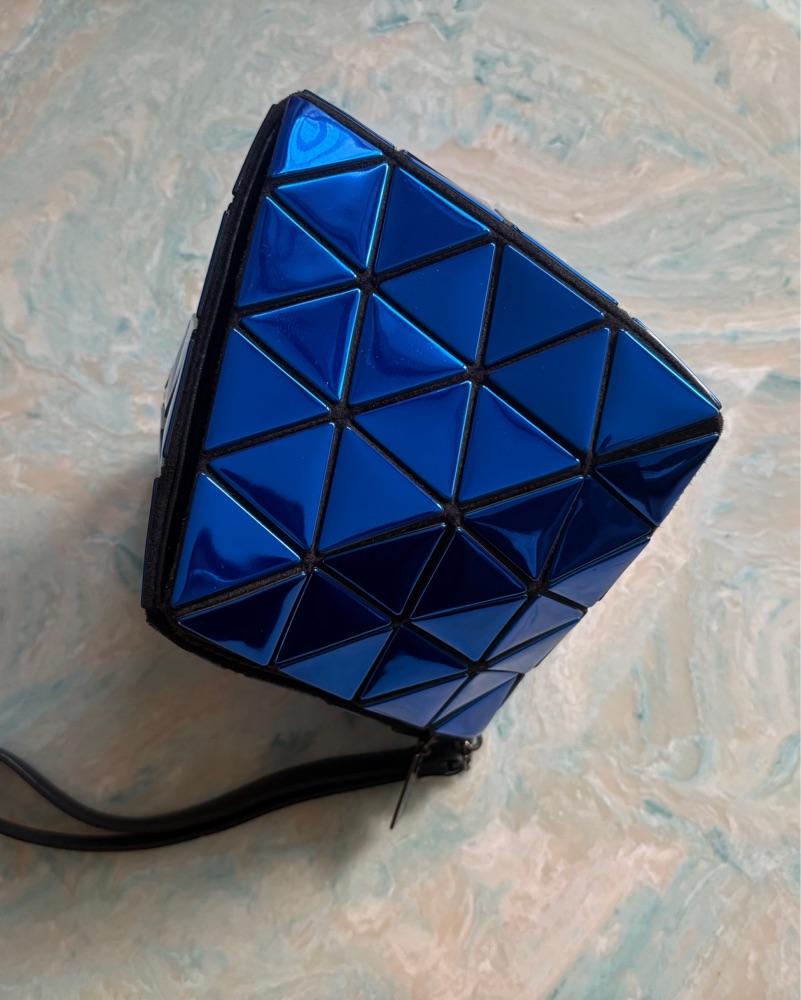 美品 BAO BAO ISSEY MIYAKE Prism Pouch Blue 美品 BAO BAO ISSEY MIYAKE Prism Pouch Blue - メルカリ