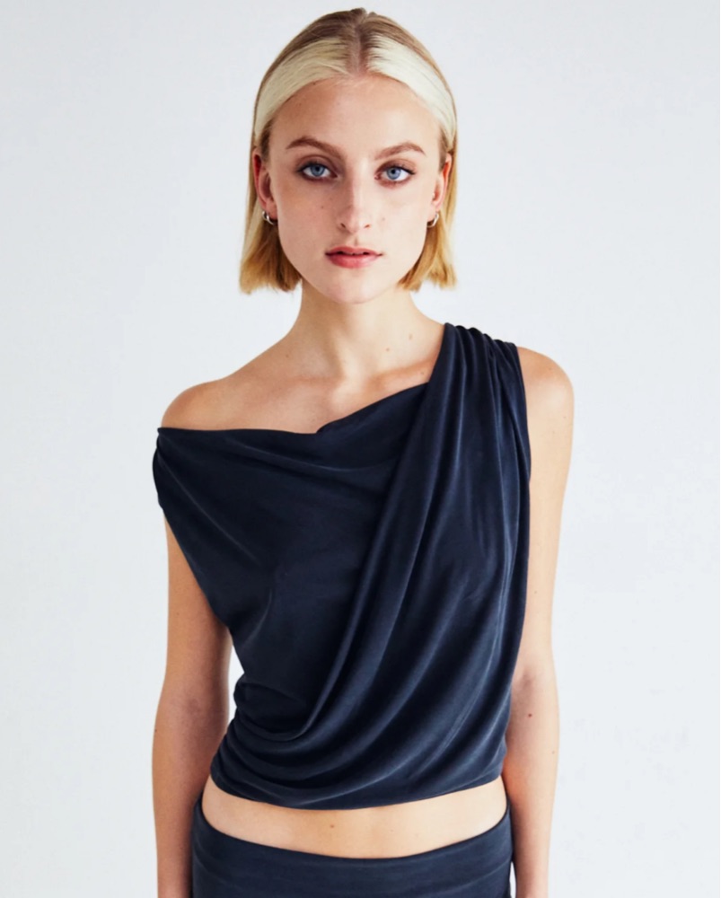 jaded london ノースリーブタンクトップ Jaded London Red Dye Placement Tank Top | Urban Outfitters UK