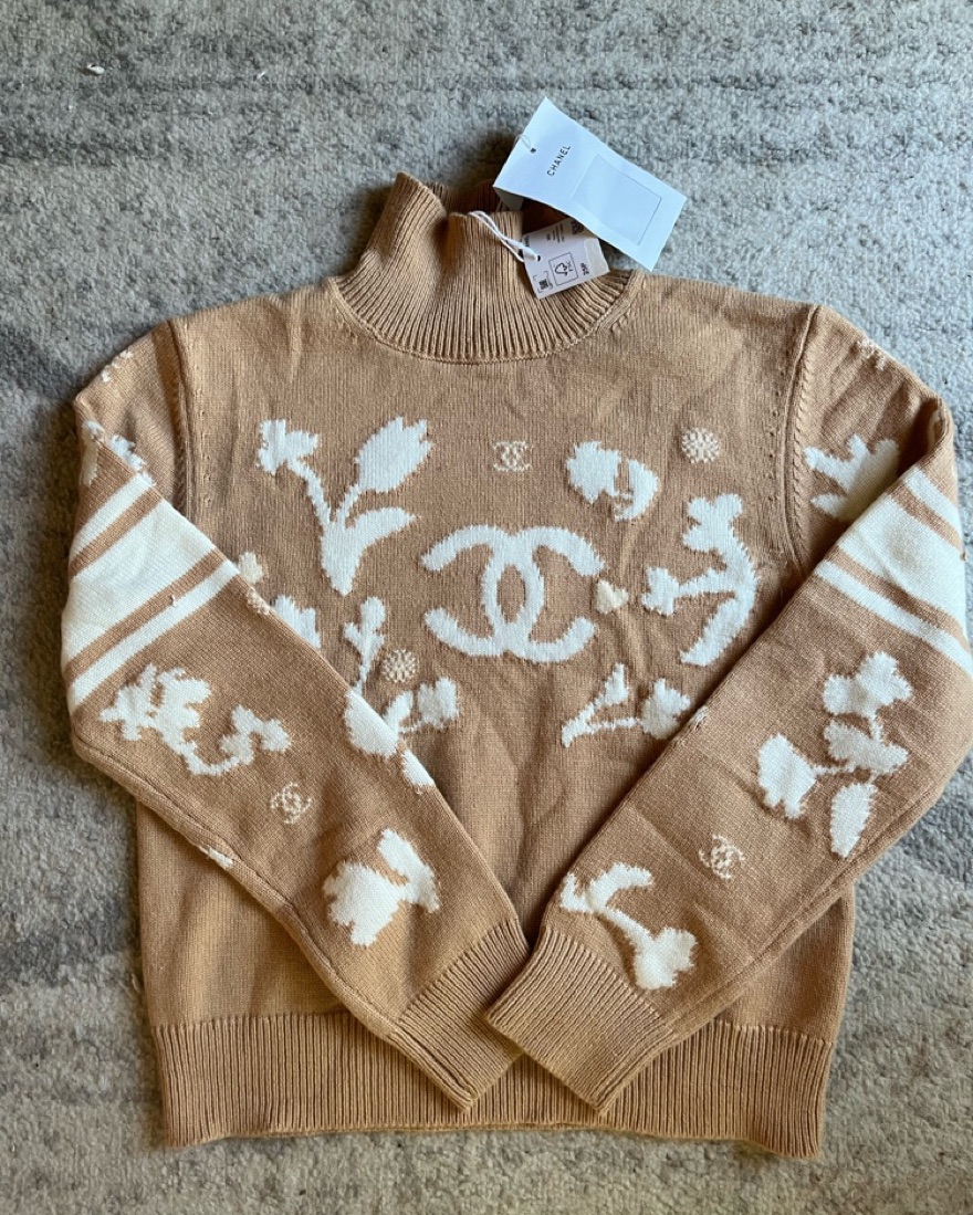 Chanel Coco Neige Turtleneck 36 by Chanel - Pickle