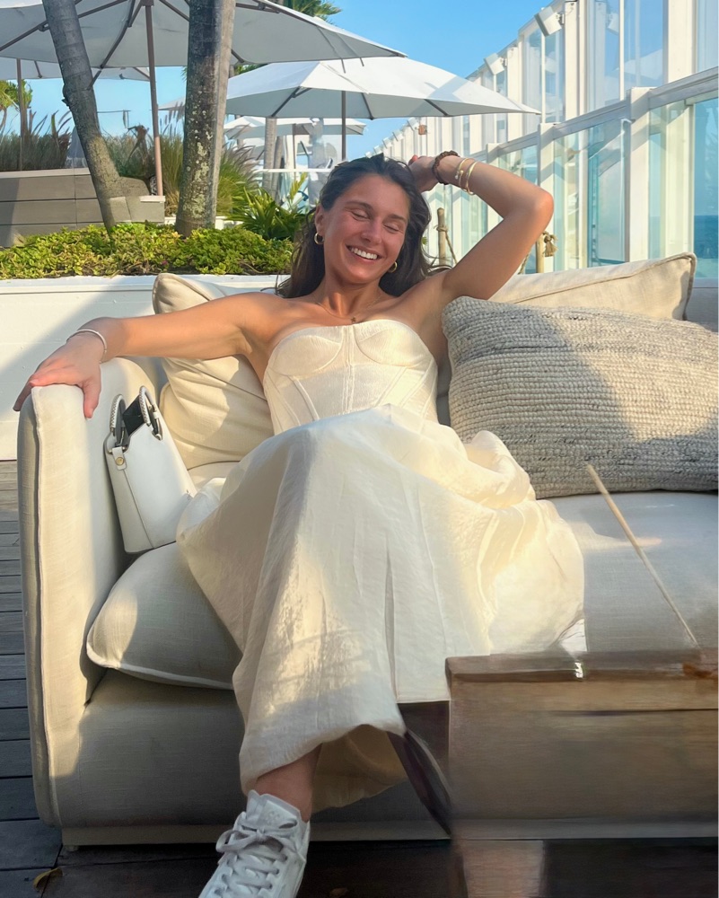 トップス THESHISHIKUI SENAKA White トップス THESHISHIKUI SENAKA White トップス theshishikui senaka