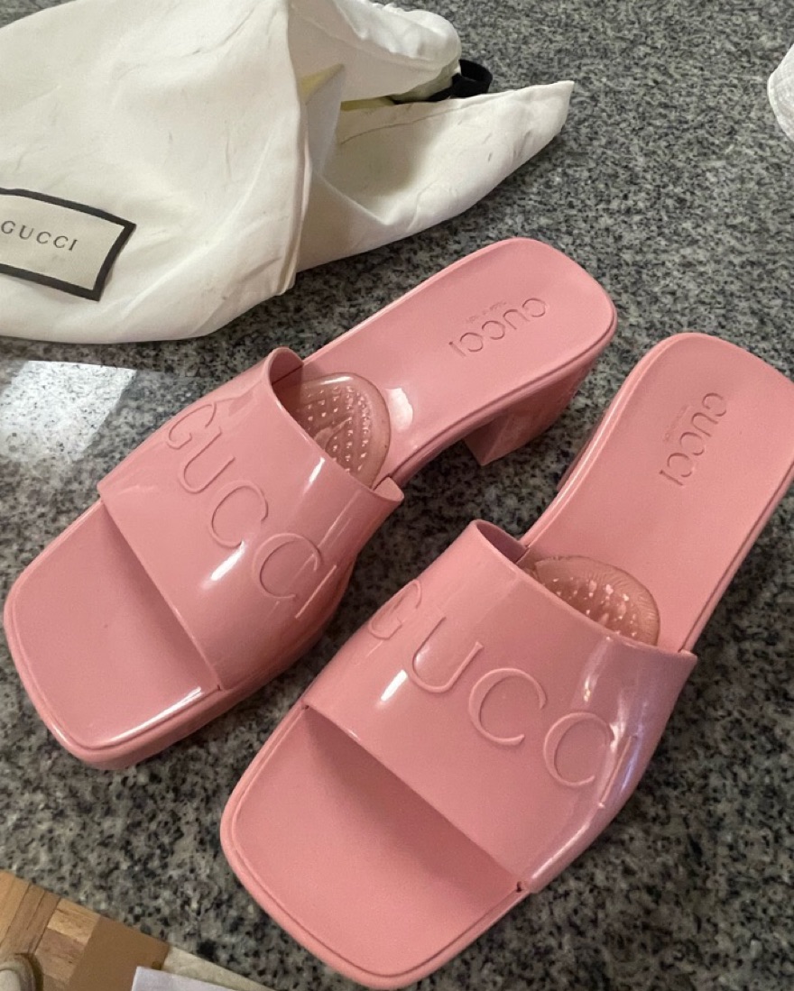 Pink Gucci jelly shoes by Gucci - Pickle