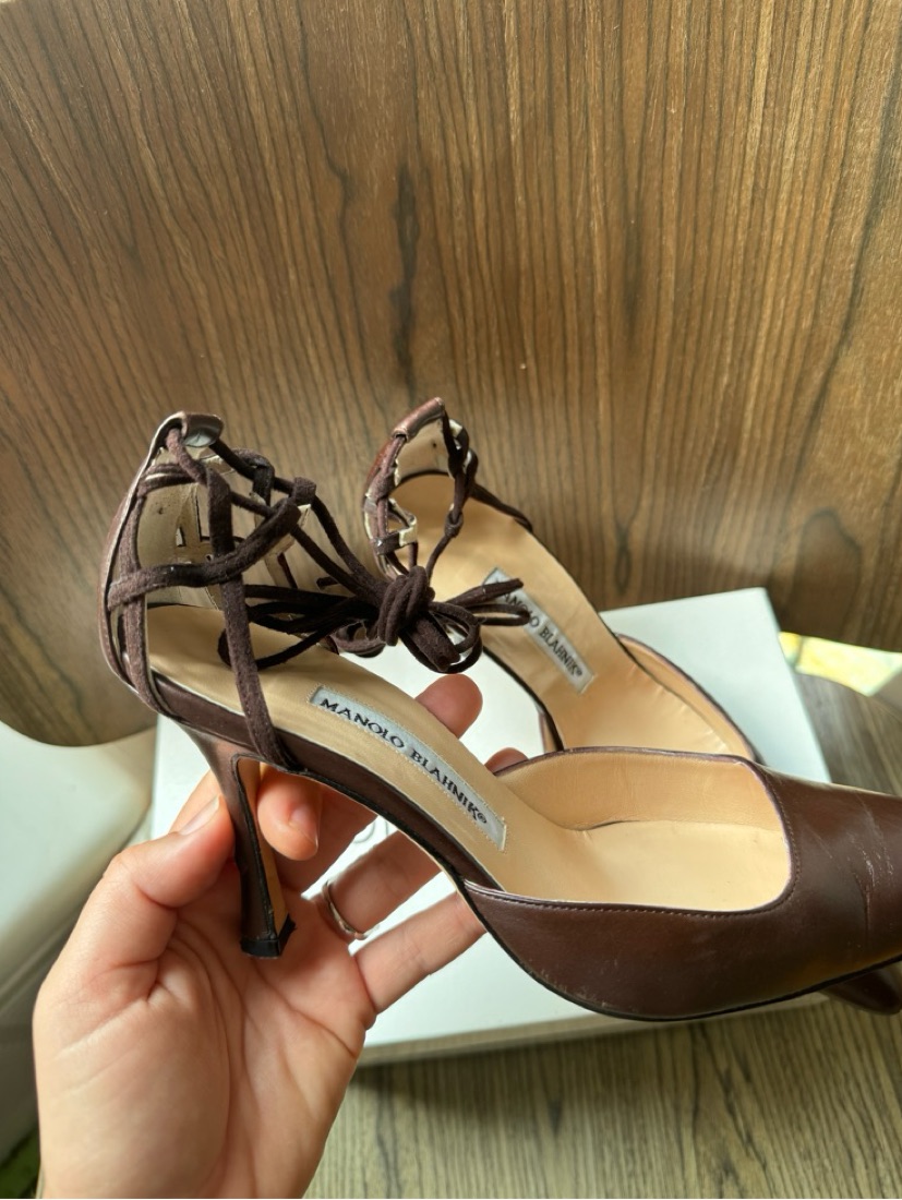 MANOLO BLAHNIK キャロリン スエード ブラウン 38 Vintage Manolo Blahnik Brown Heel by Manolo Blahnik - Pickle